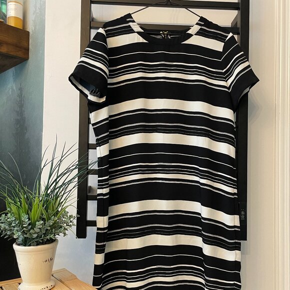 Black and white summer t-shirt dress (size 12) - Picture 1 of 3